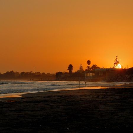 Amaris Mango Seafront Villa Гранелли Экстерьер фото