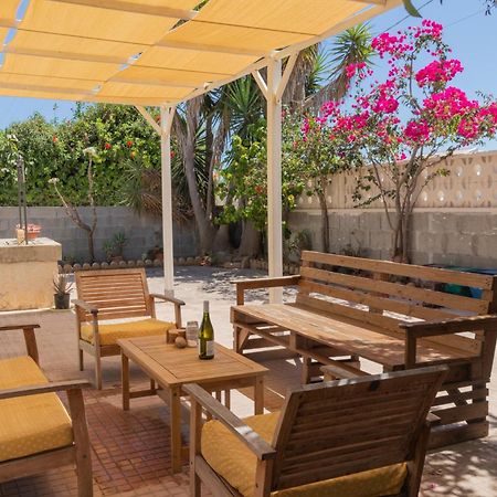 Amaris Mango Seafront Villa Гранелли Экстерьер фото