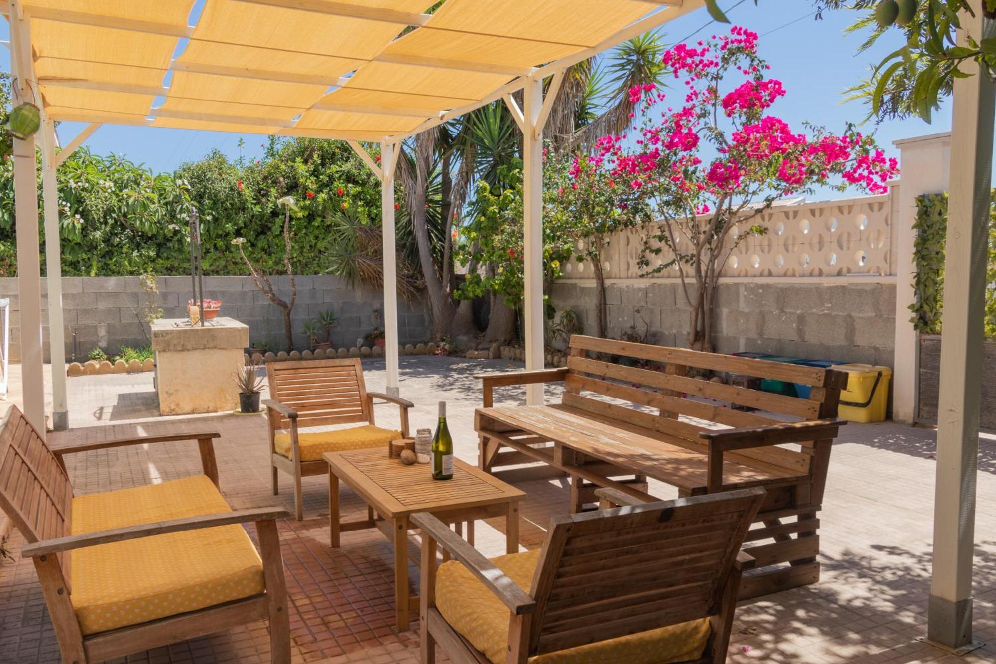 Amaris Mango Seafront Villa Гранелли Экстерьер фото