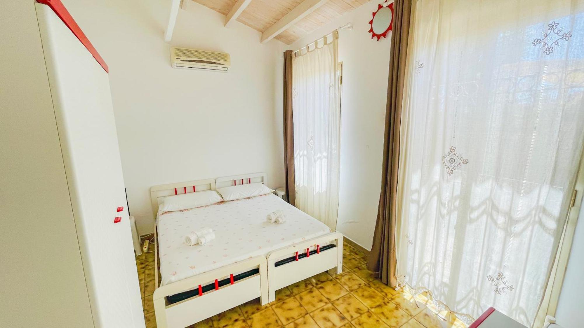 Amaris Mango Seafront Villa Гранелли Экстерьер фото