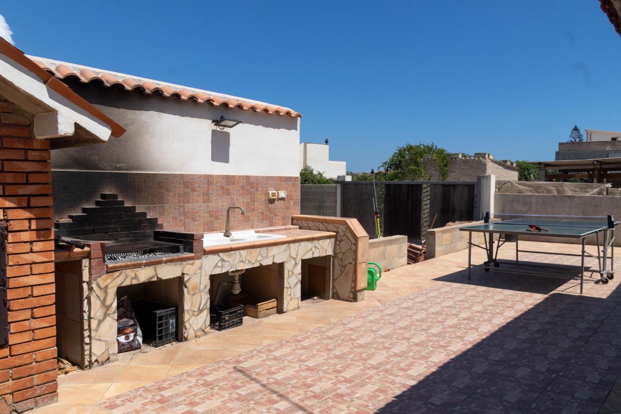 Amaris Mango Seafront Villa Гранелли Экстерьер фото